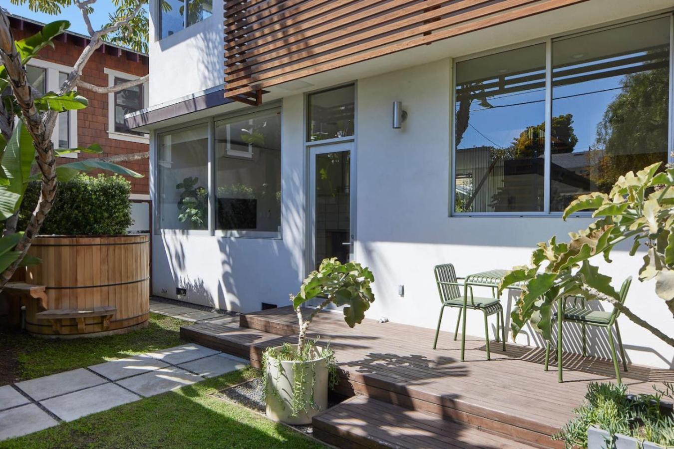 Architectural Walk Street Home Venice Elegance - Los Angeles — Photos 1